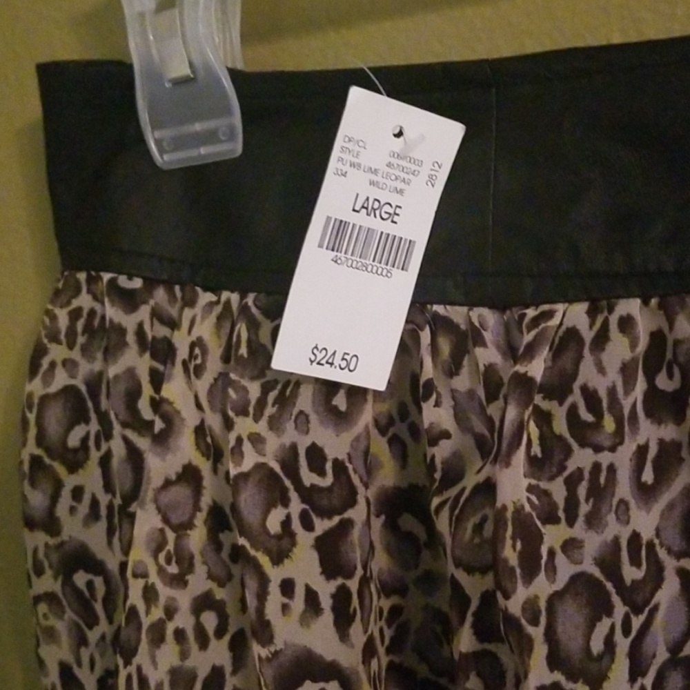 Mini skirt - Picture 2 of 2